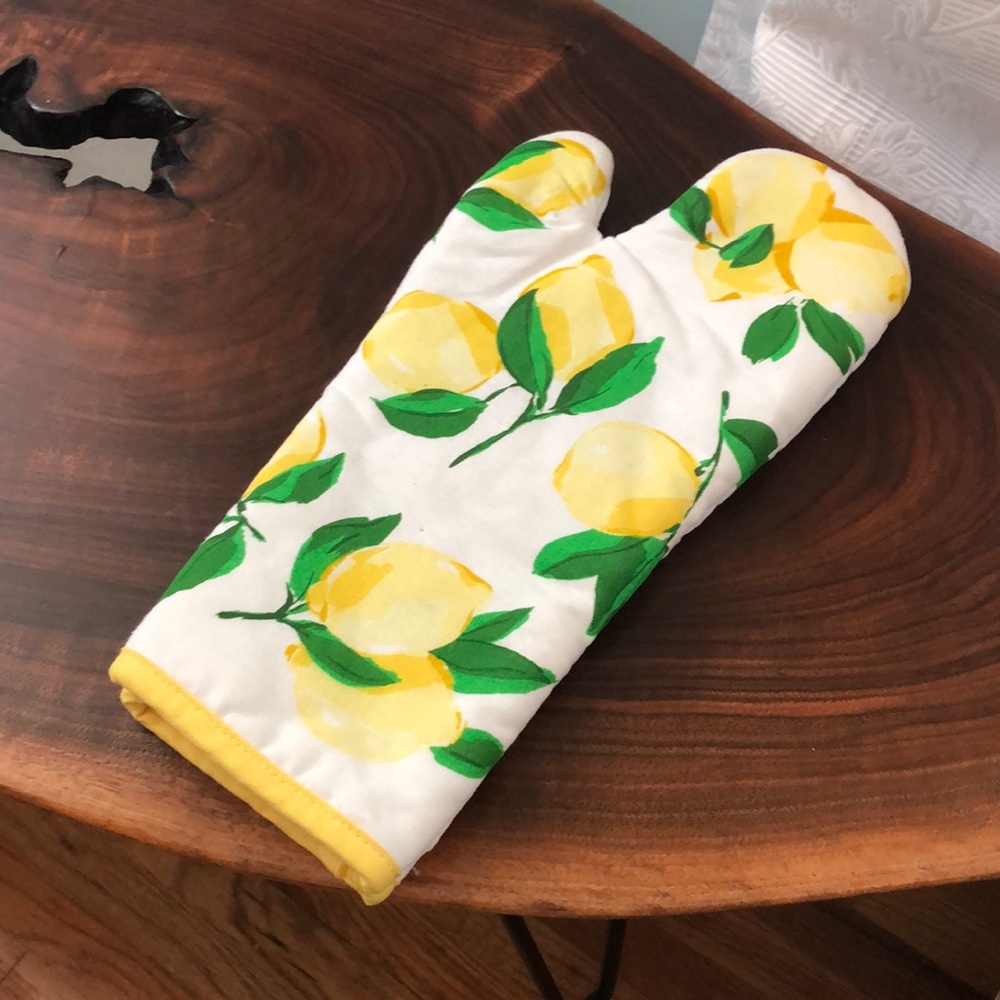 Kate Spade oven mitt